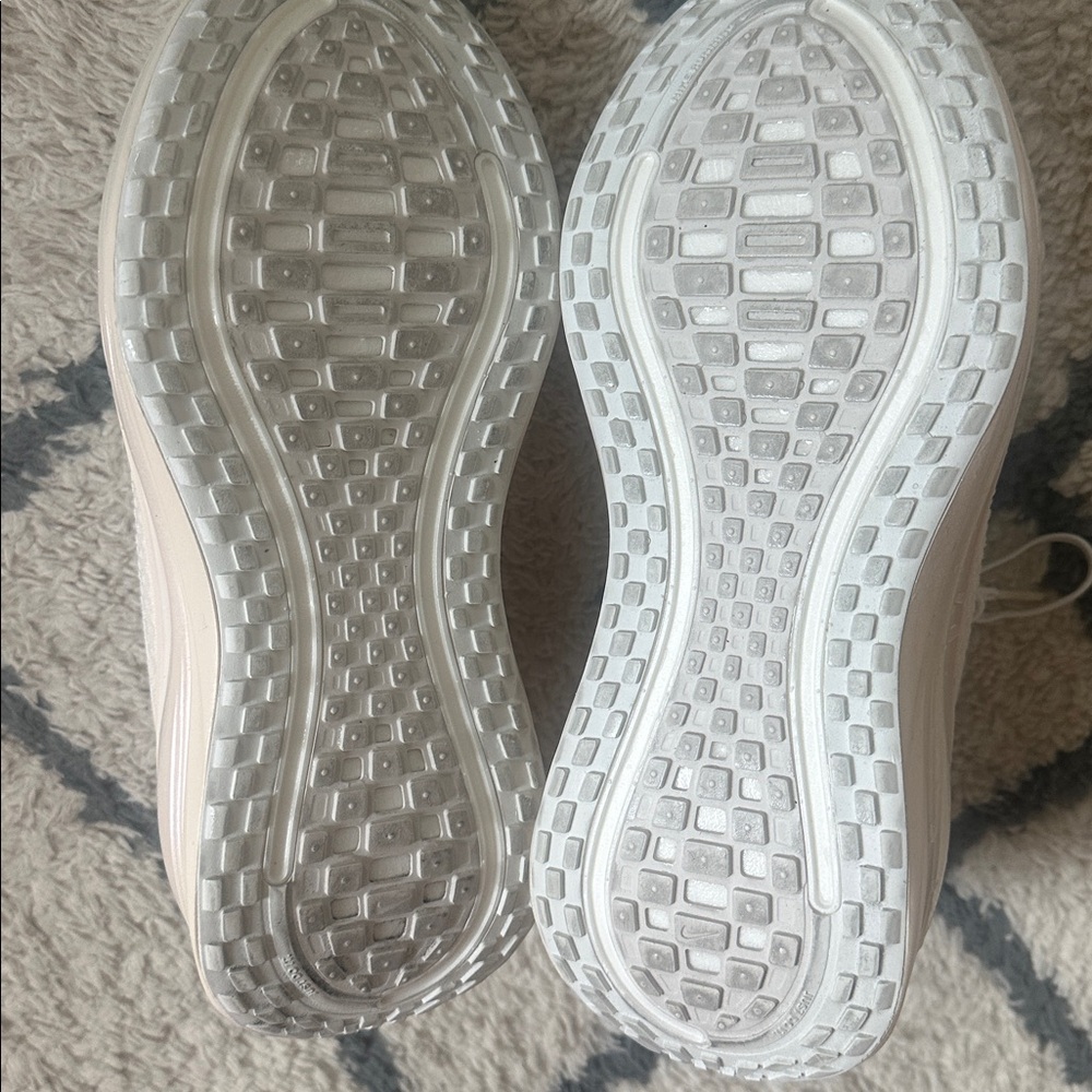 Nike Vomero Plus road running shoes.  Sz 8.5. Summit White/Chalk/Platium - Picture 8 of 8